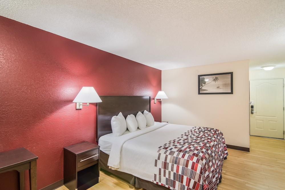 Red Roof Inn & Suites Pensacola East Milton - photo 17