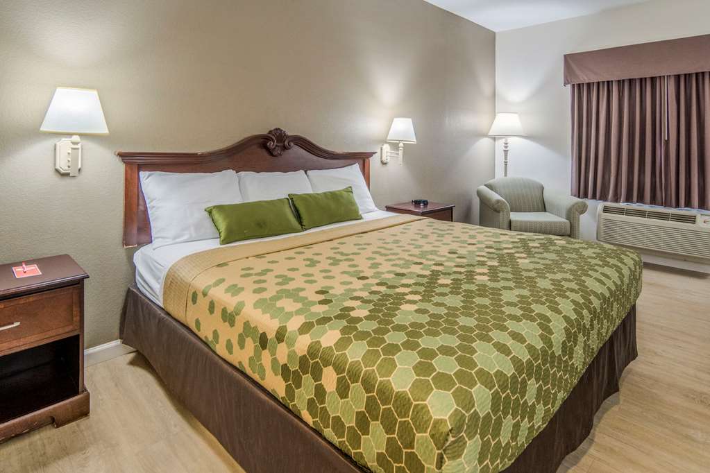 Econo Lodge Weatherford - photo 12