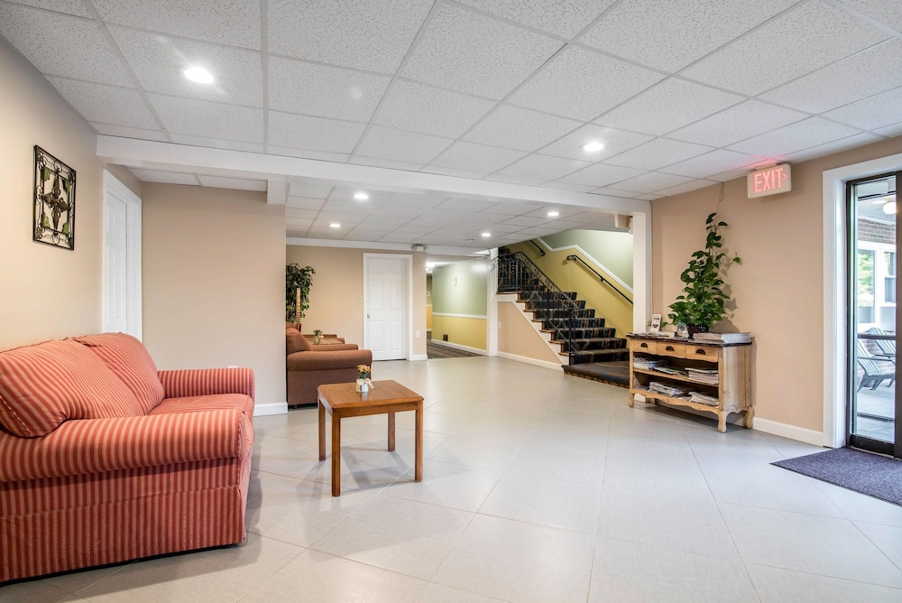 Econo Lodge Inn & Suites Tilton - photo 30