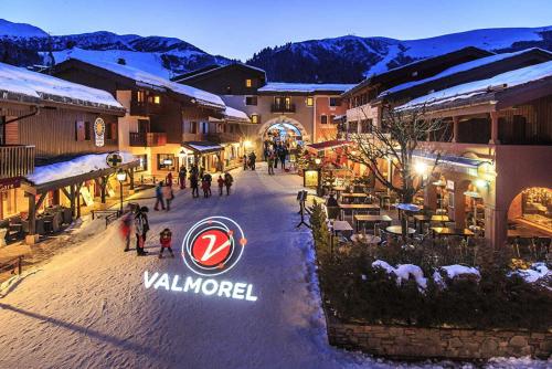 Val Morel Beautiful flat close heart of ski resort - carbon neutral hotel in Unknown City