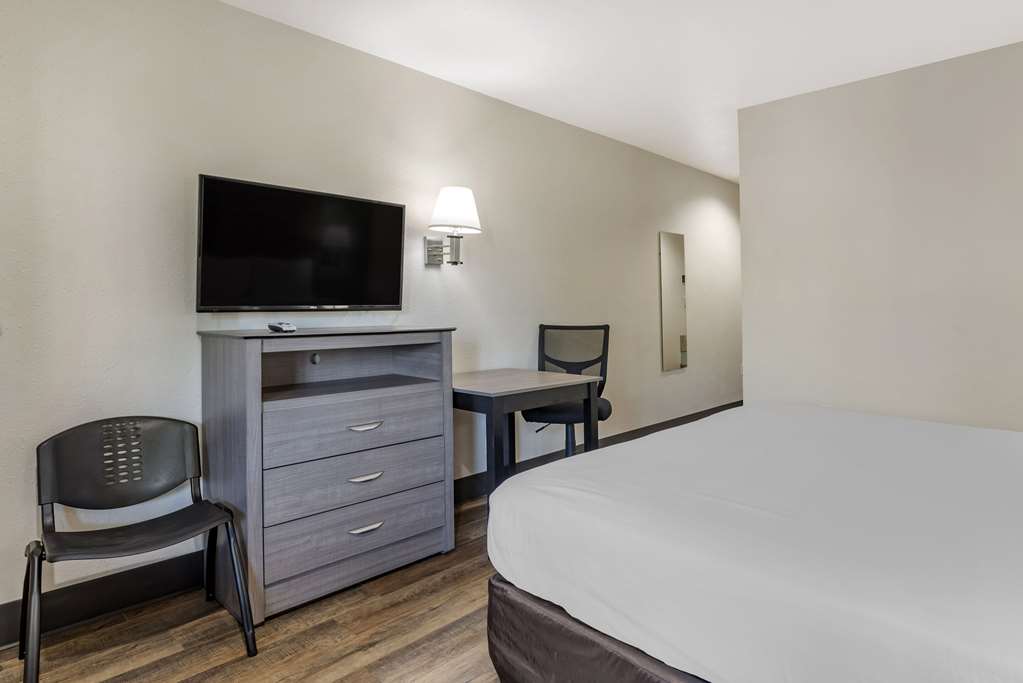 Econo Lodge Portland Airport - photo 12