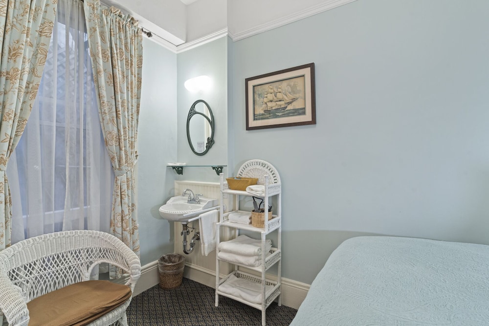 Golden Gate Hotel - photo 10