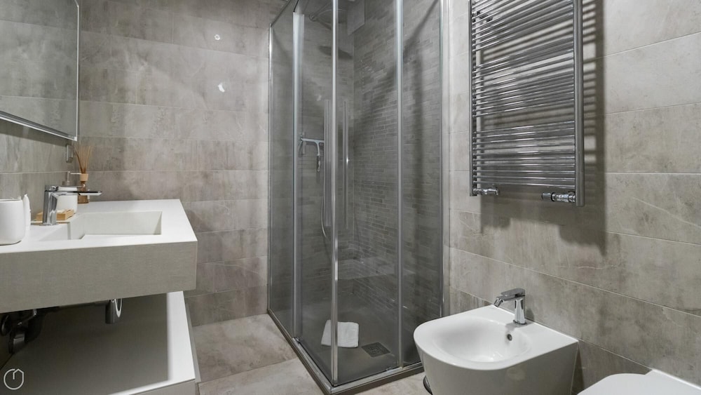 Frisi Apartment — 4-Star Luxury Hotel in Milan, Italy