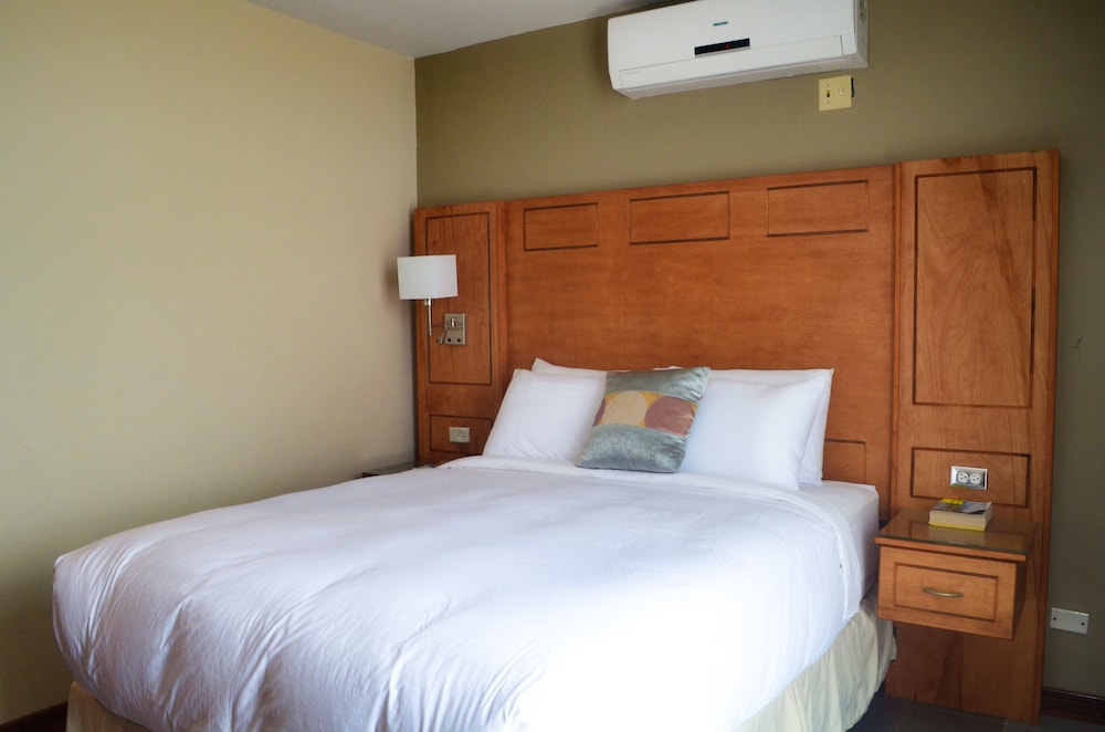Leisure Inn — New Amsterdam — photo 5