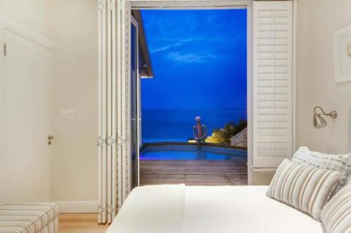 Clifton 4th Beach Villa 6 Sleeper