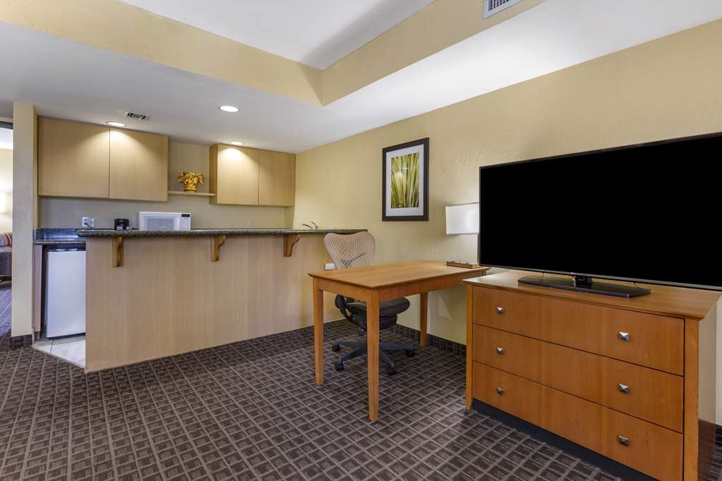 Best Western Plus Scottsdale Thunderbird Suites - photo 18