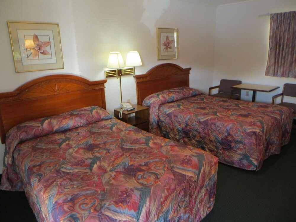 Regal Inn Clayton - photo 8