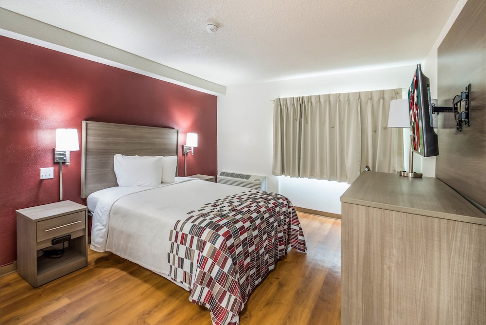 Red Roof Inn Rochester Airport - photo 19