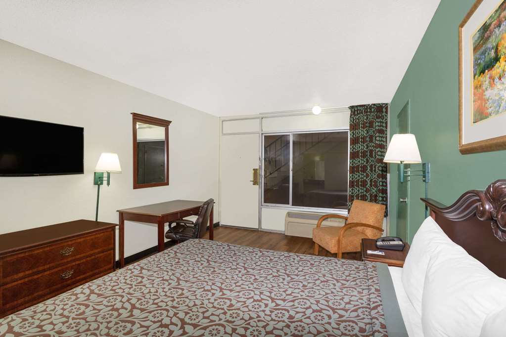 Travelodge by Wyndham Fort Myers North - photo 6