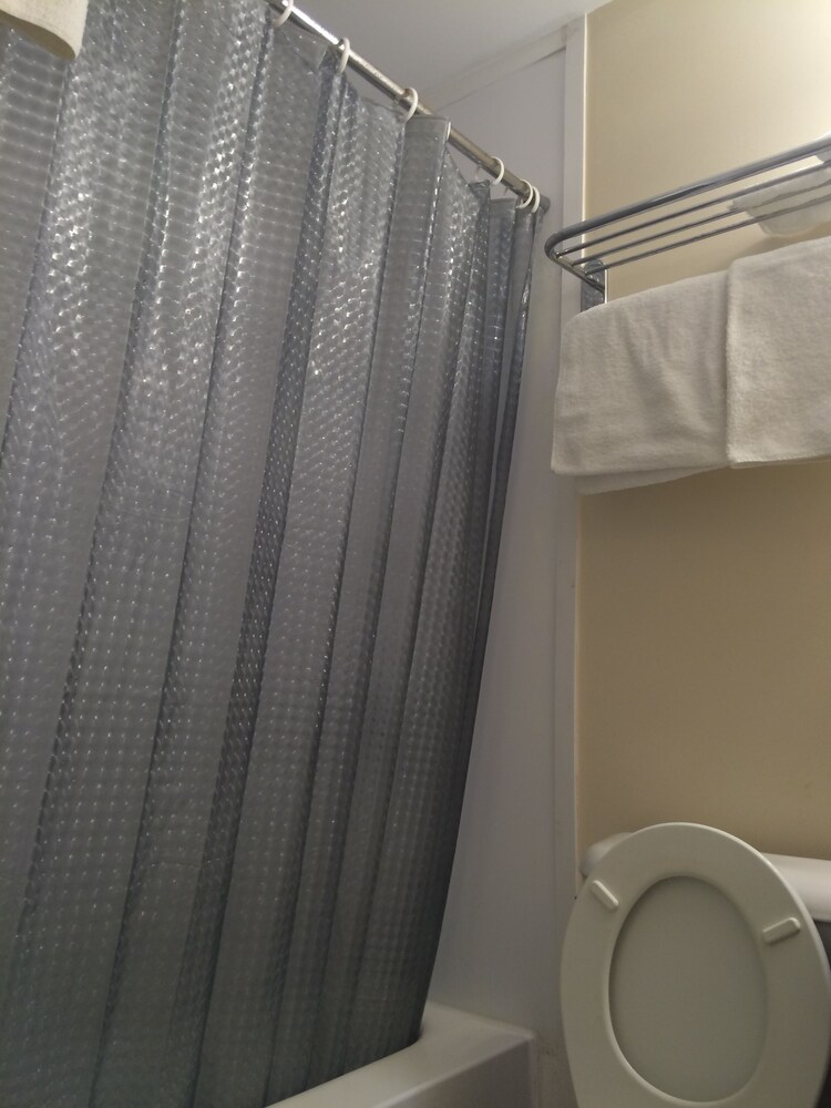 Emerald Isle Motel - photo 26