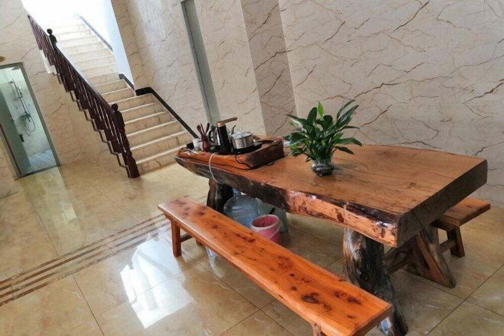 Xiongfeng Hotel — hotel in Longchuan