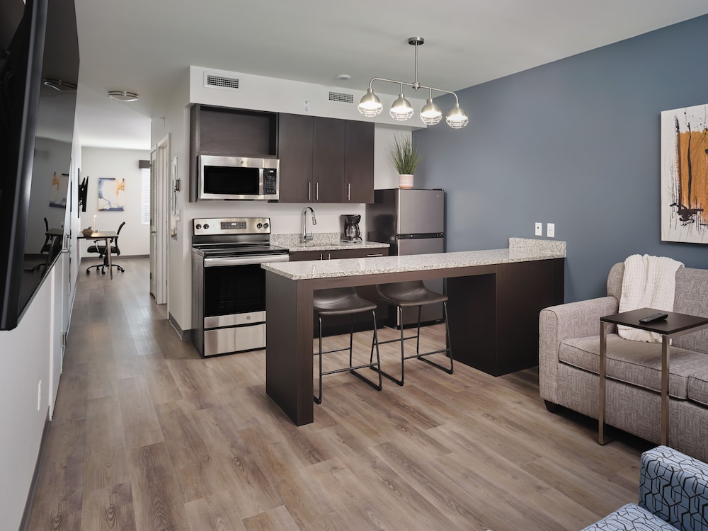 stayAPT Suites LaGrange - carbon neutral hotel in Lagrange