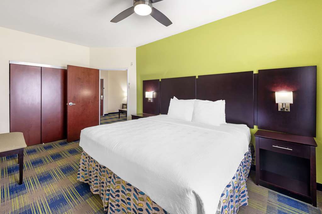 Best Western Plus Pratt - photo 14