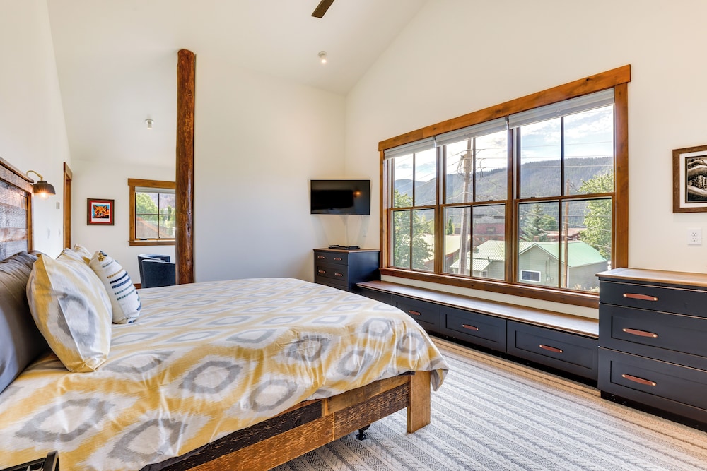 Mountain Views Luxurious Grand Lake Escape — Alliance