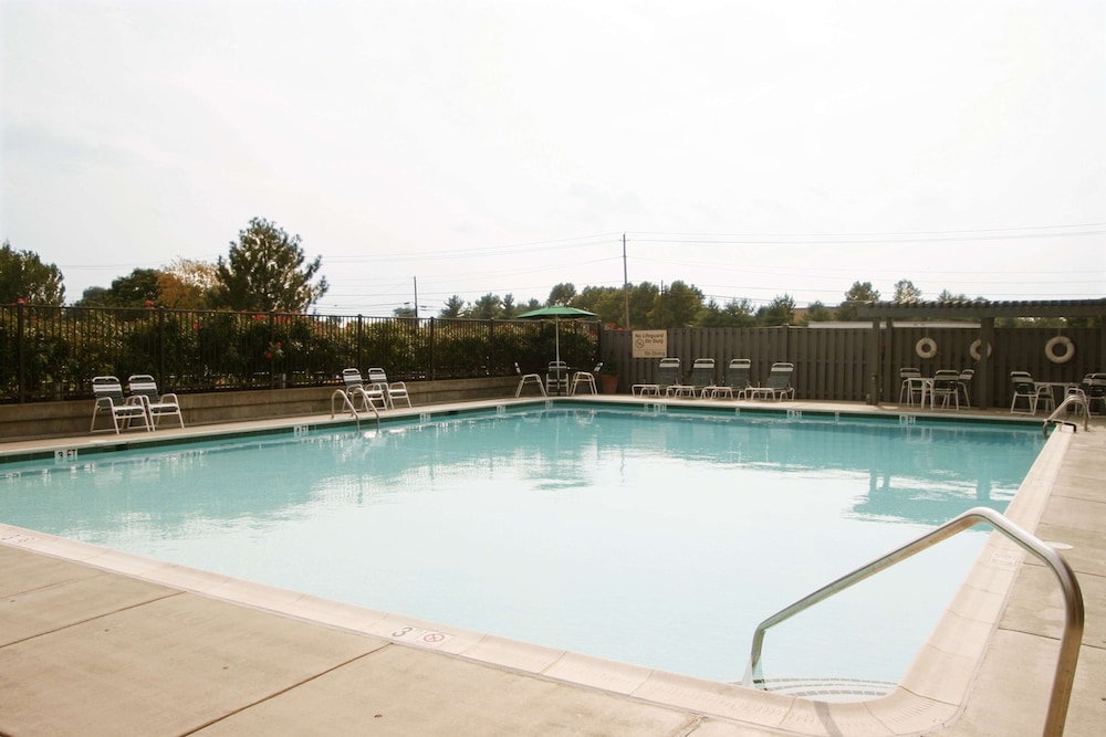 Hampton Inn Frederick - photo 28