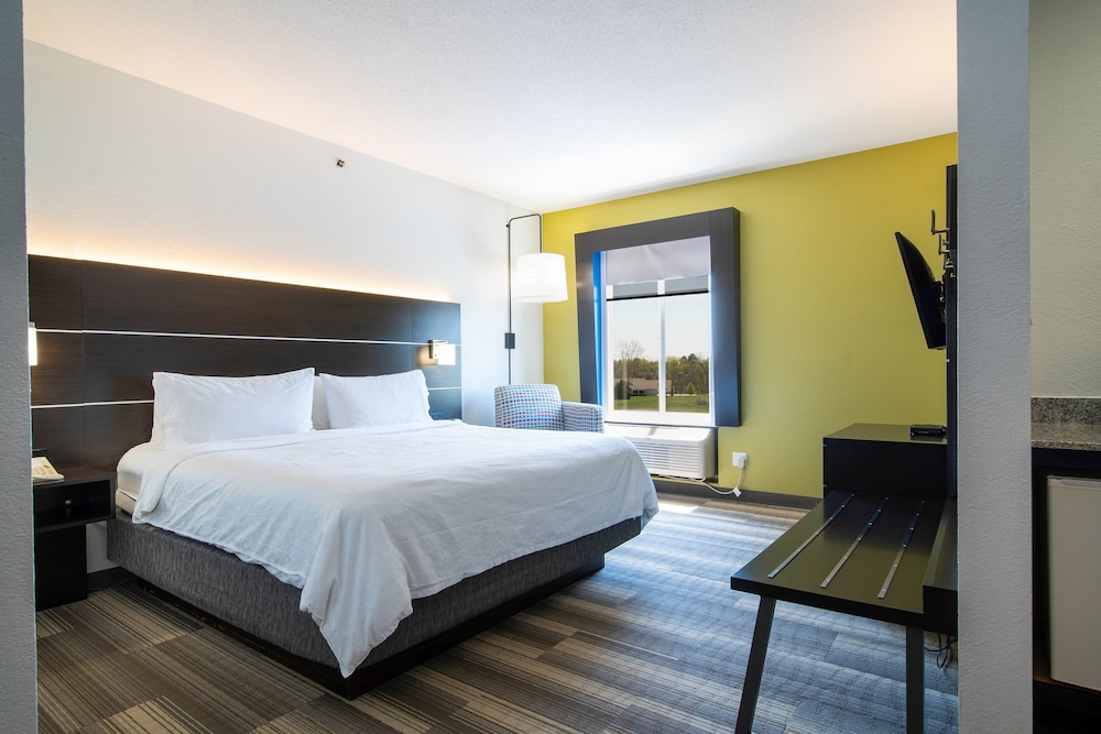 Holiday Inn Express Hotel & Suites Bedford by IHG - photo 6