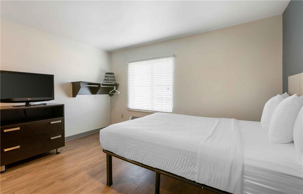 Extended Stay America Select Suites Phoenix North - photo 16