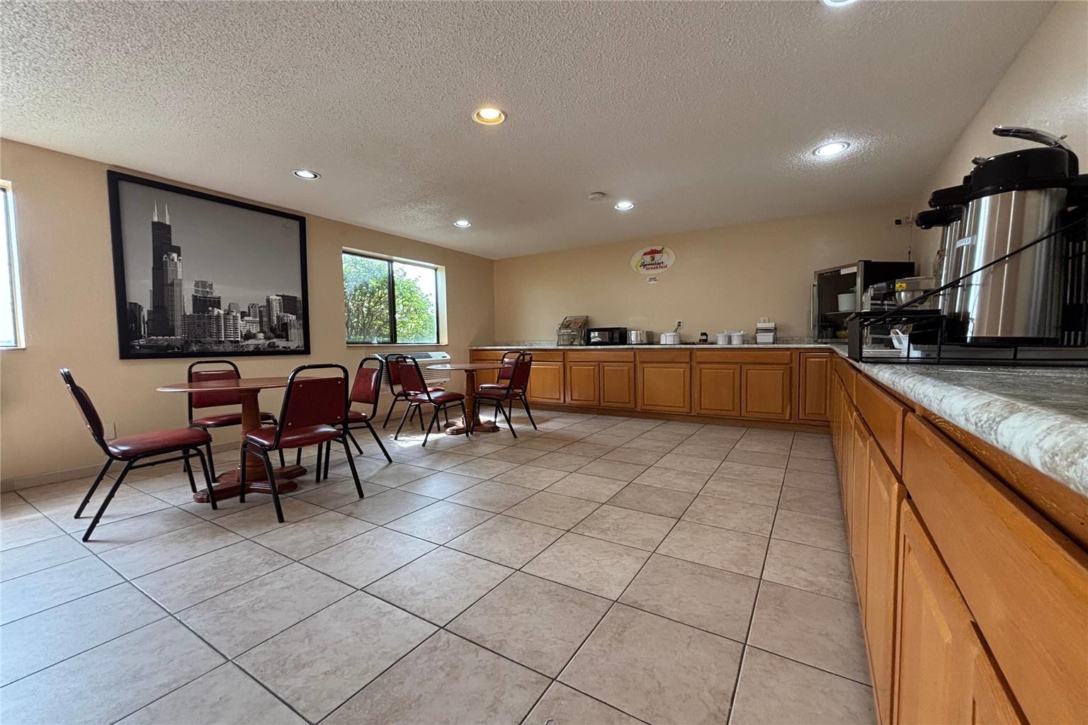 Super 8 by Wyndham Pontiac - photo 25