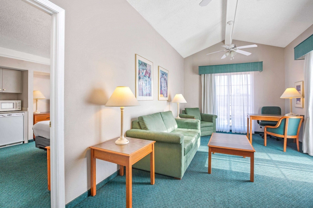 Days Inn by Wyndham Reno - photo 11