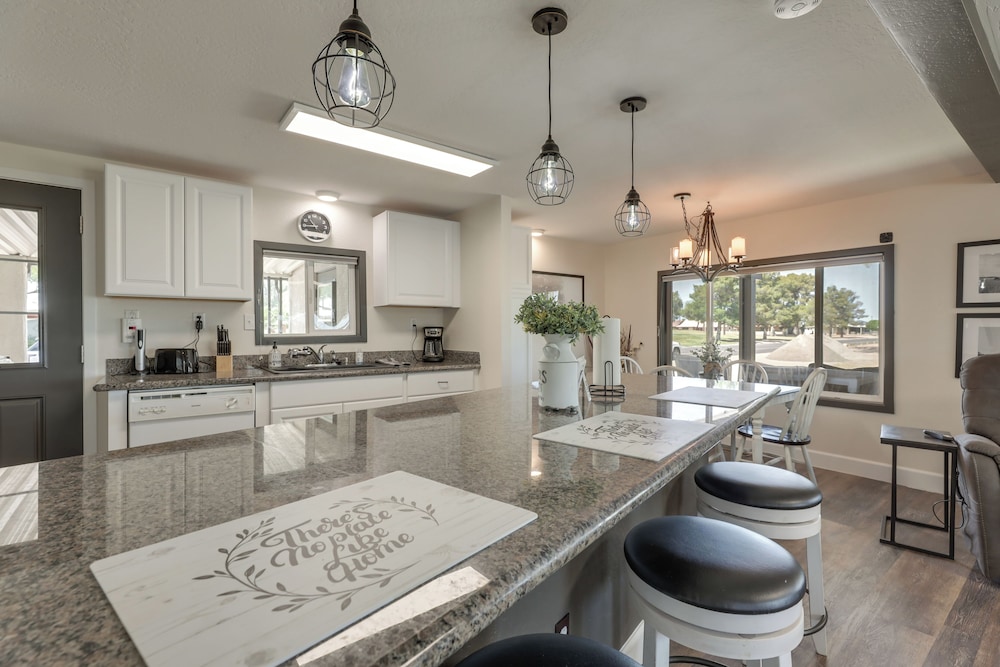 Golf Course Views: Resort Retreat in Sun Lakes - featured photo