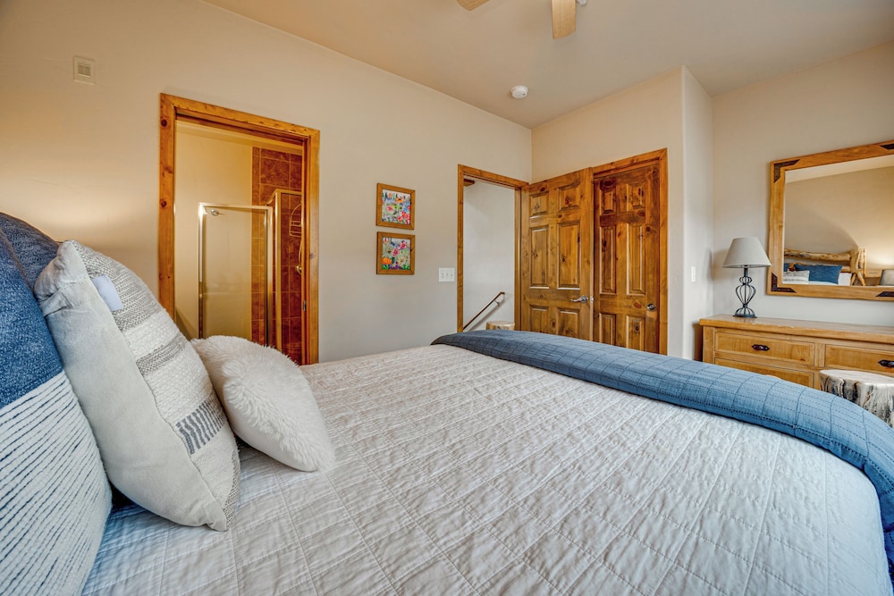 6 Mi to Winter Park Resort Townhome with Hot Tub - photo 17