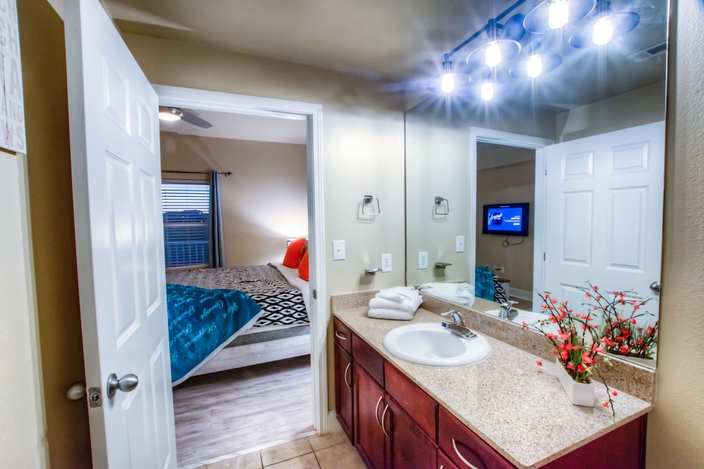 Laketown Wharf Resort by Aneliya's Rentals - photo 760