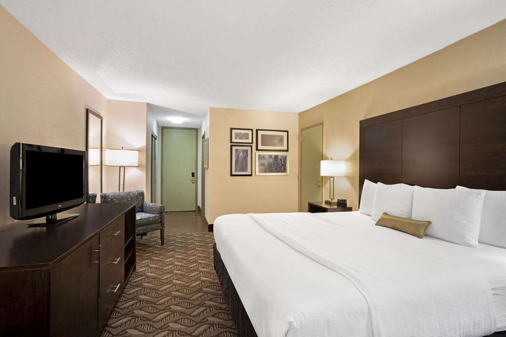 La Quinta Inn & Suites by Wyndham Springfield MA - photo 16