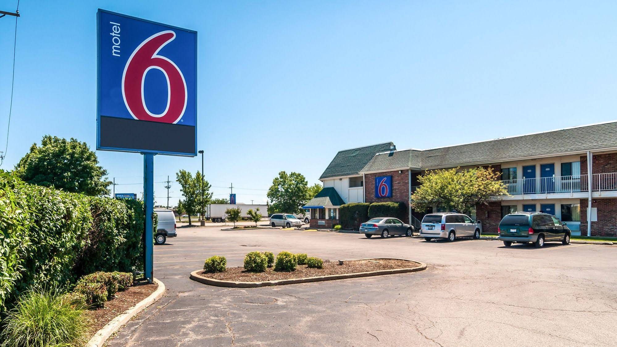 Motel 6 Chicago Elk Grove - photo 10