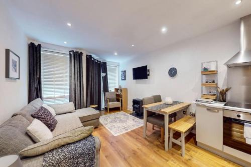 Bright & beautiful 1 bedroom flat in London Bridge — 4-Star Luxury Hotel in London, United Kingdom