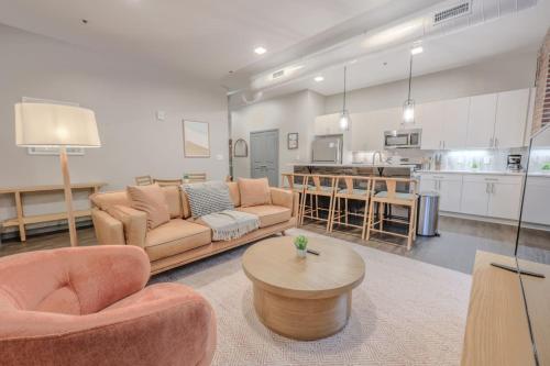 Elegant 2 Bedroom Prime Location — 4-Star Luxury Hotel in Boston, United States