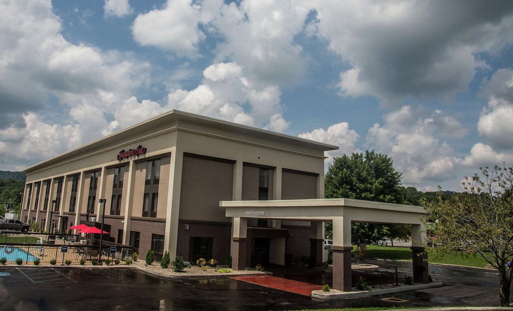 Hampton Inn Summersville - featured photo