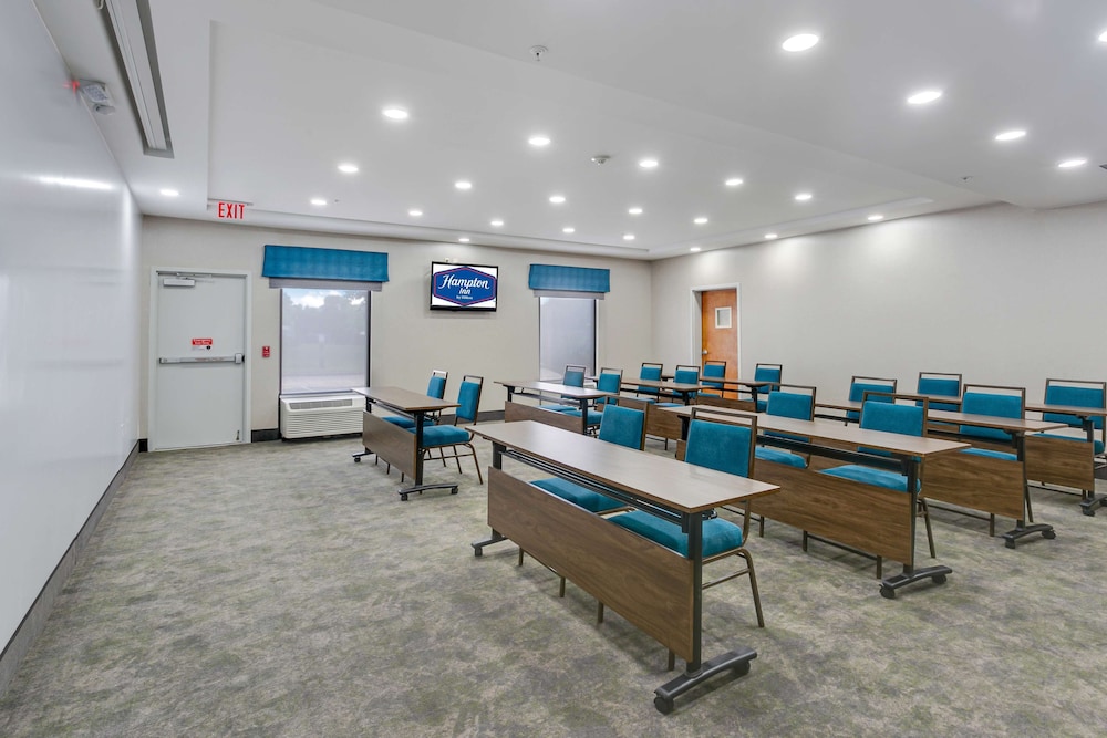 Hampton Inn Houston Pearland - photo 55