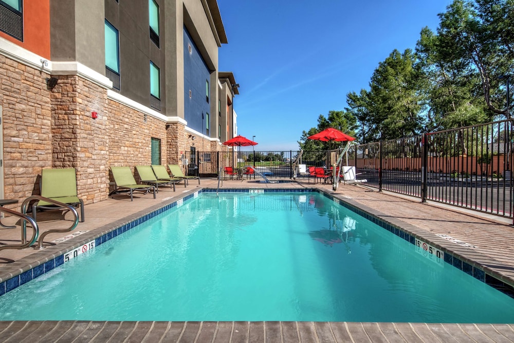 Hampton Inn Fresno Airport - photo 25