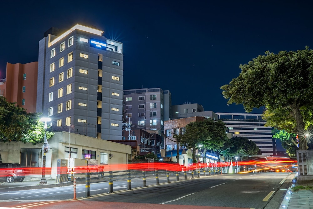 Cornerstone Hotel - carbon neutral hotel in Seogwipo
