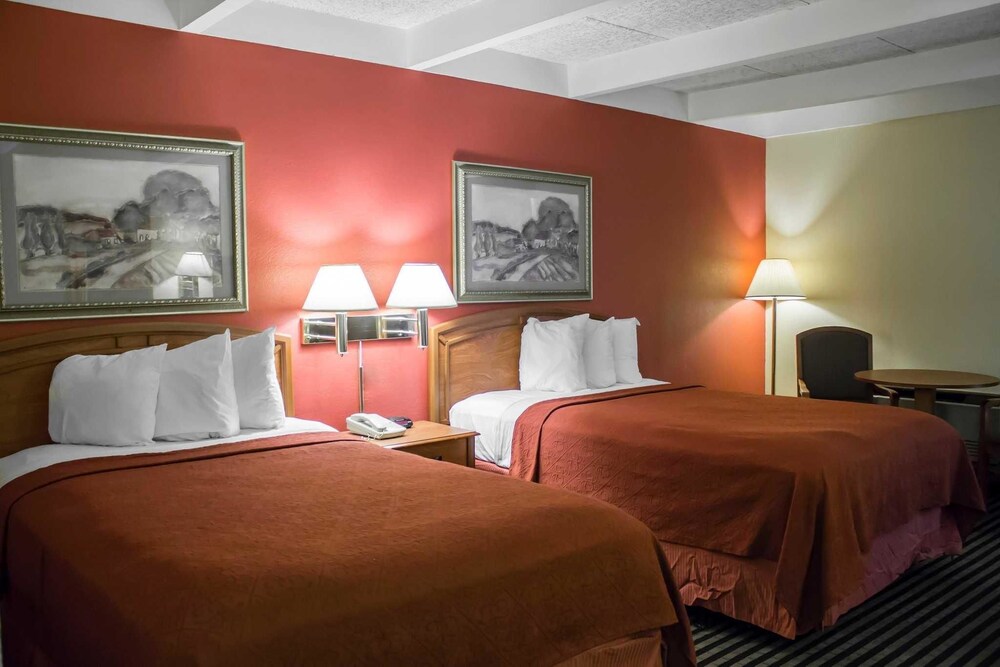 Econo Lodge Wickliffe Cleveland East - photo 25