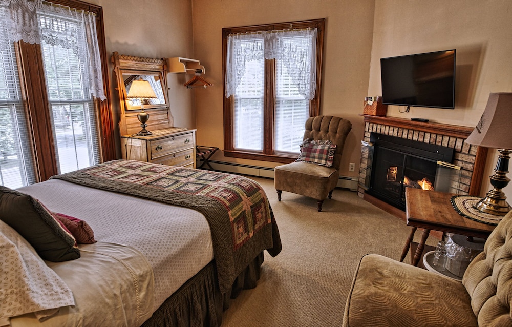 Rockwell Falls Inn and Wine Bar - photo 38