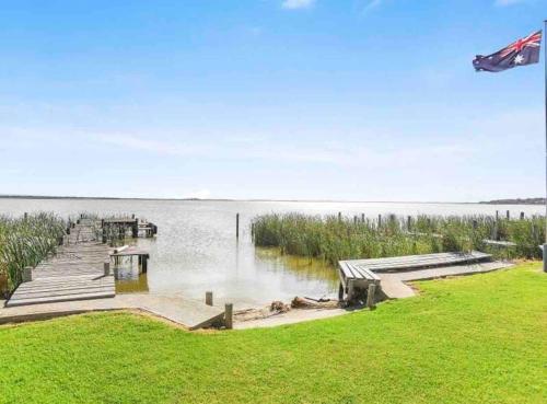 Hindmarsh Hideaway Waterfront pet friendly NBN Private jetty — hotel in Hindmarsh Island