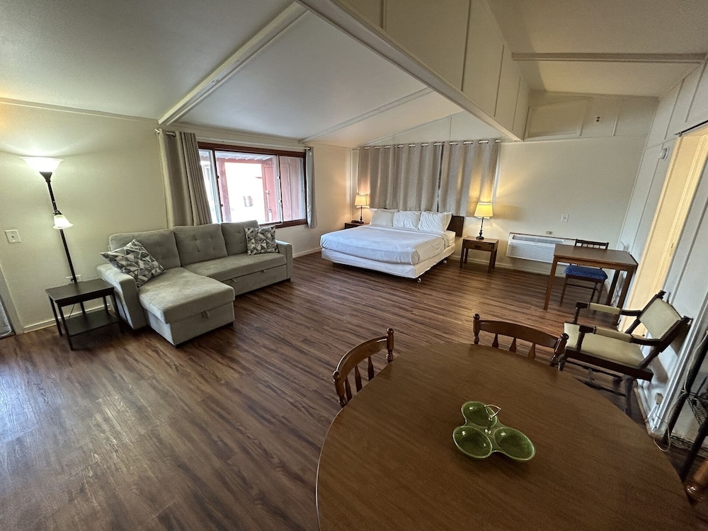 Valley Inn and Suites - photo 10