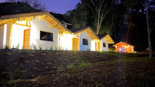 Pousada e Hospedaria Trudi Haus Treze Tílias - carbon neutral hotel in Unknown City