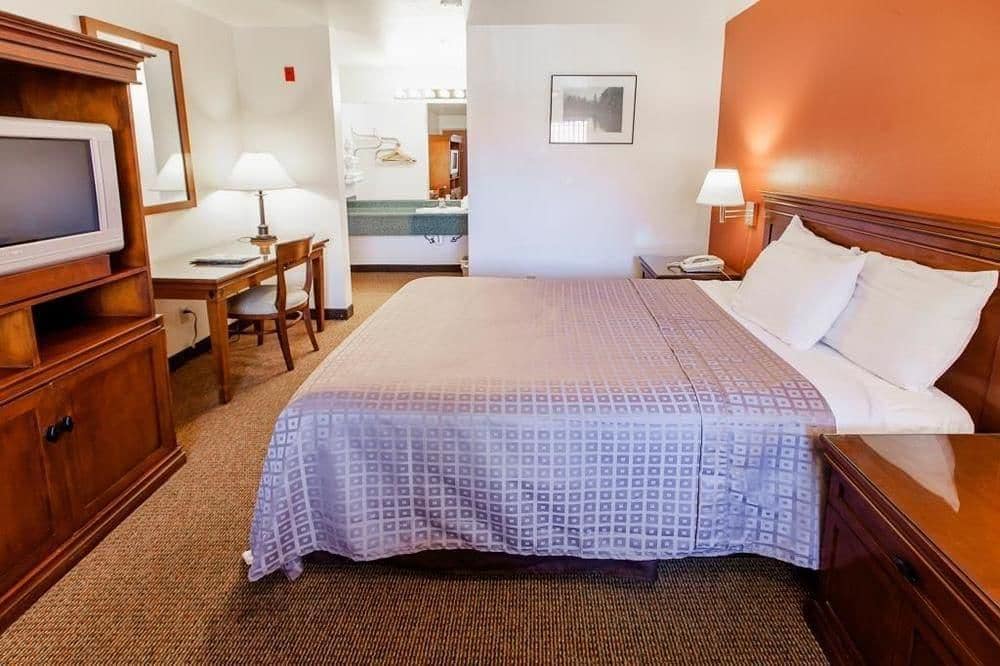Americas Best Value Airport Inn - photo 9