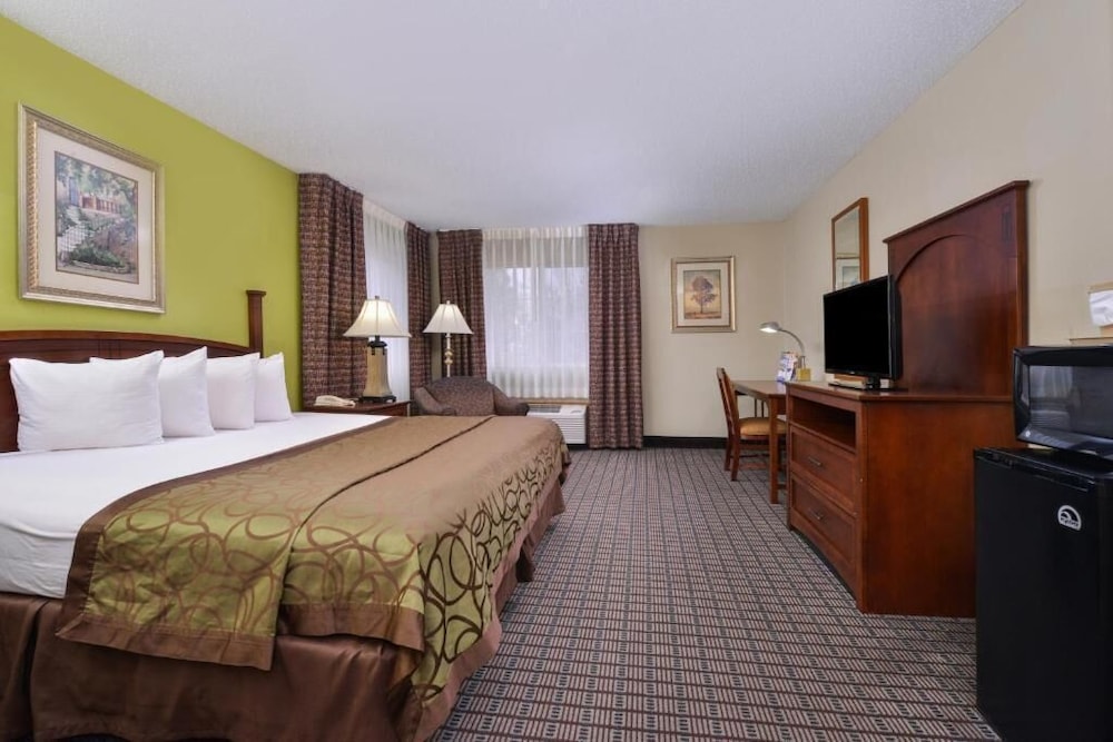 Regency Inn Geneseo IL I 80 - photo 5