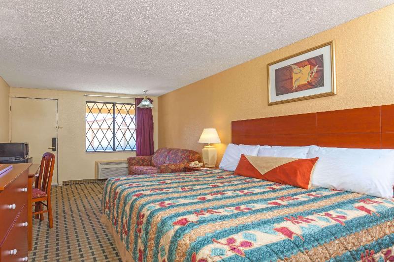 Knights Inn Seymour - photo 25