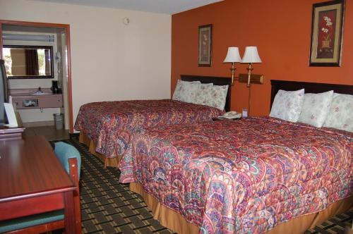 Executive Inn and Suites Springdale - photo 11
