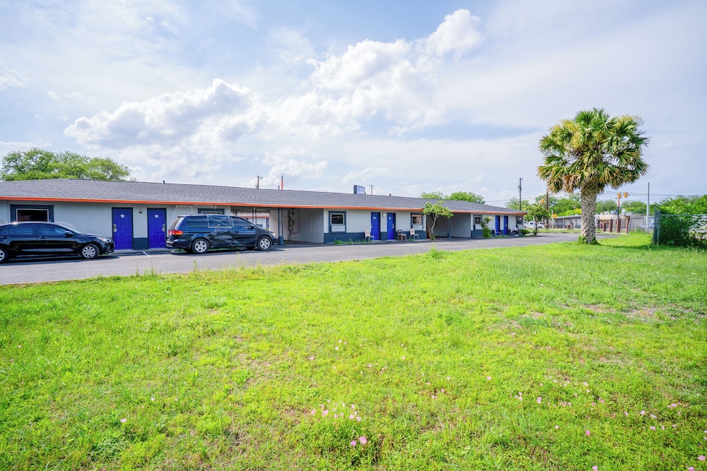 Alamo Oasis Inn And Suites By Oyo San Antonio - photo 31