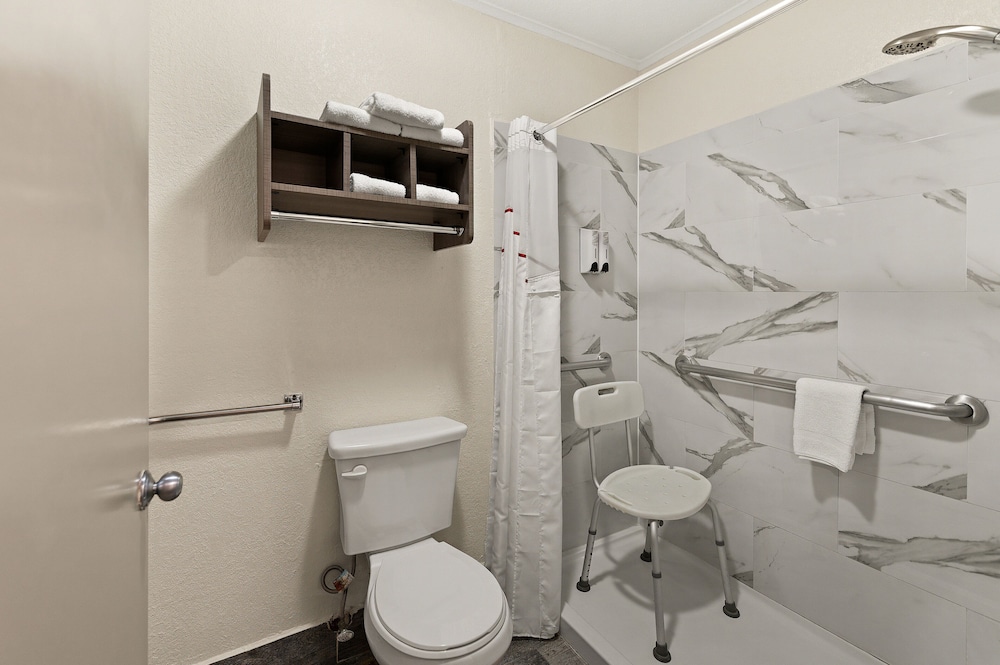 Red Roof Inn Nacogdoches - photo 18