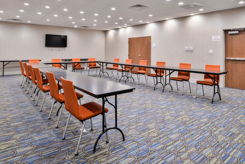 Holiday Inn Express Early by IHG - photo 36
