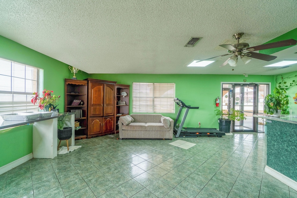 Executive Inn Mineral Wells - photo 8