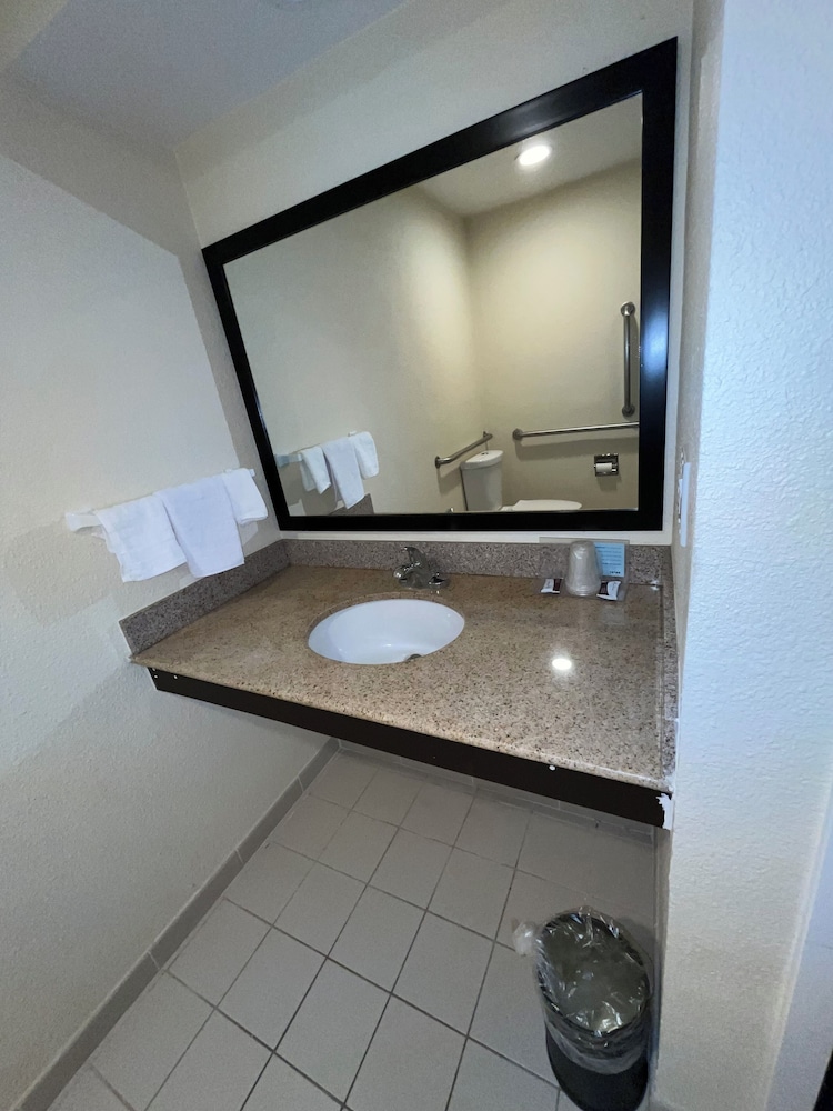 Oregon Trail Inn and Suites - photo 18