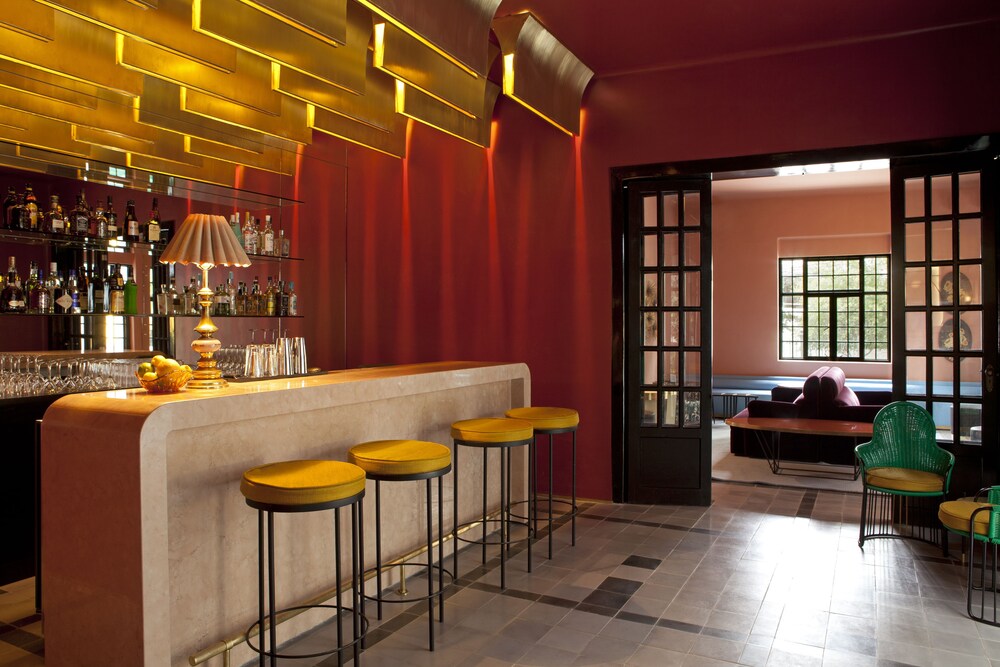 Hotel Bar