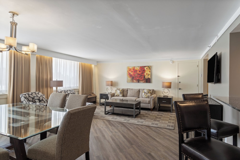 Crowne Plaza Executive Center Baton Rouge by IHG - photo 19